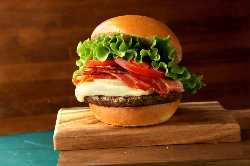 クアアイナの厚切りチーズベーコンバーガー