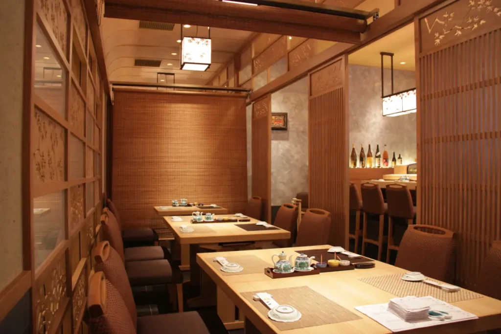 鮨処音羽ルクアイーレ店内観