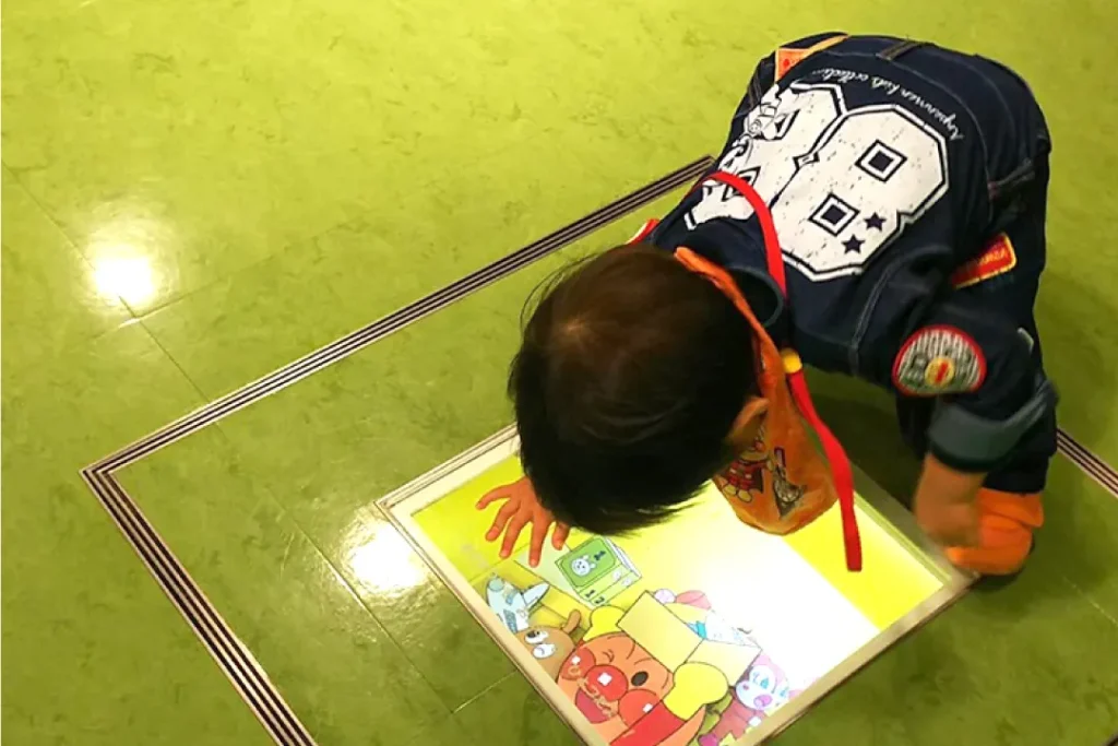 【要クレジット＆提供元記載】神戸アンパンマンミュージアム＆モール　おもしろウィンドウ