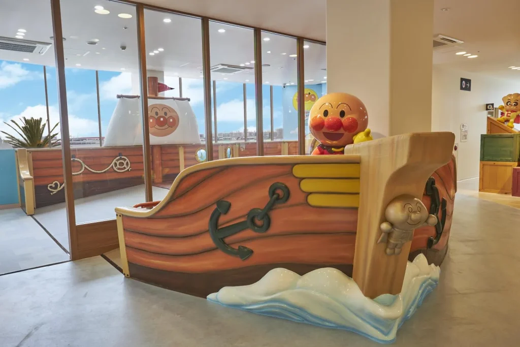 【要クレジット＆提供元記載】神戸アンパンマンミュージアム＆モール　おでむかえひろば