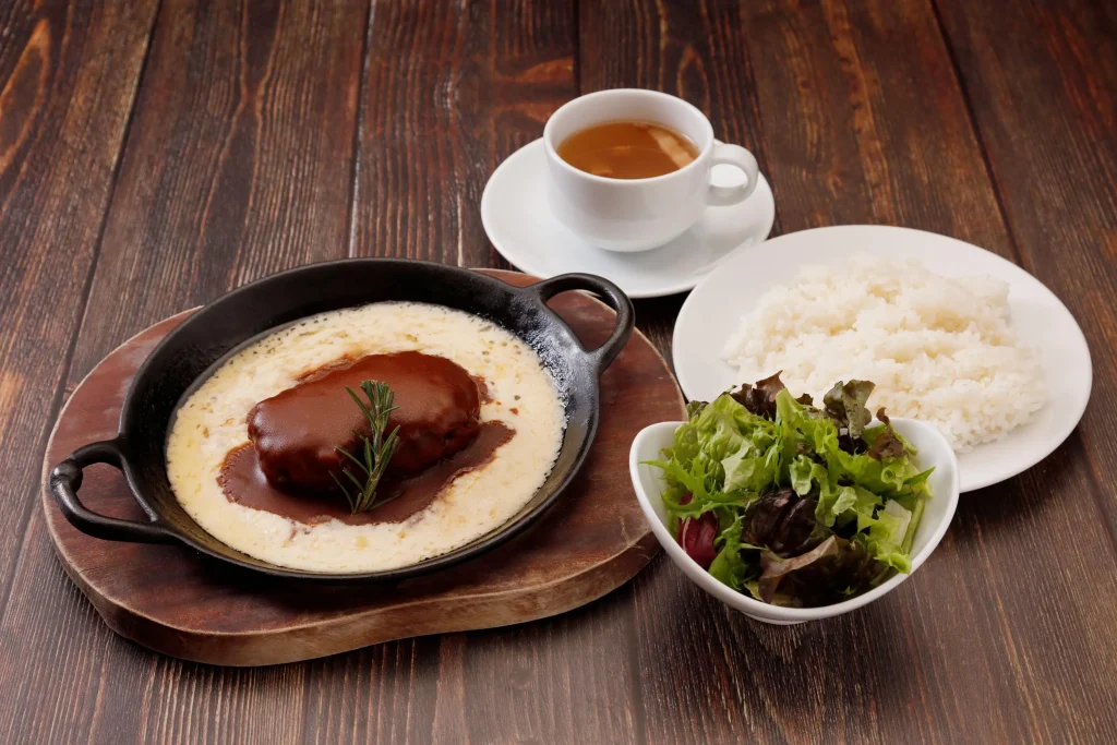 Kuche NEW Munchen（キュッヒェ ニューミュンヘン）ハンバーグセット