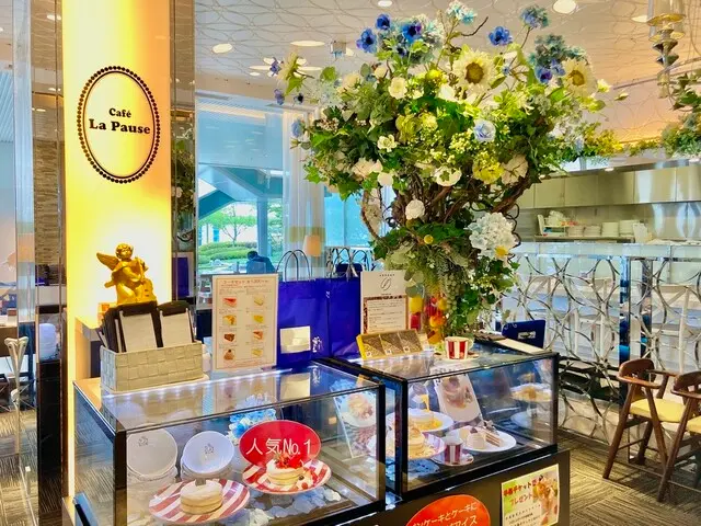 カフェラポーズ内観