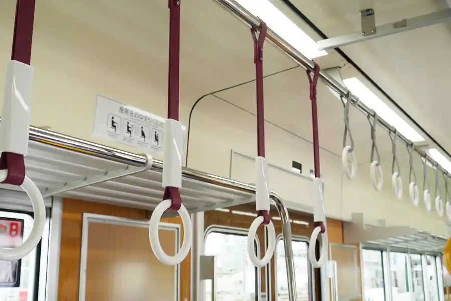 阪急2300系の吊り革