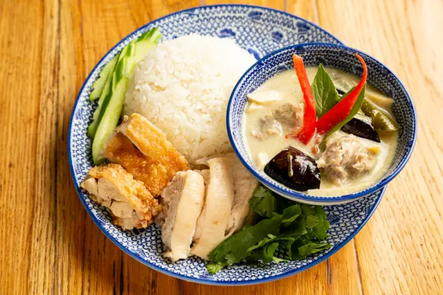 マンゴーツリーキッチンカオマンガイのハーフ＆ハーフセット