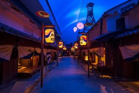 大阪くらしの今昔館　9F祭礼Ver.木戸門の中から夜景花火