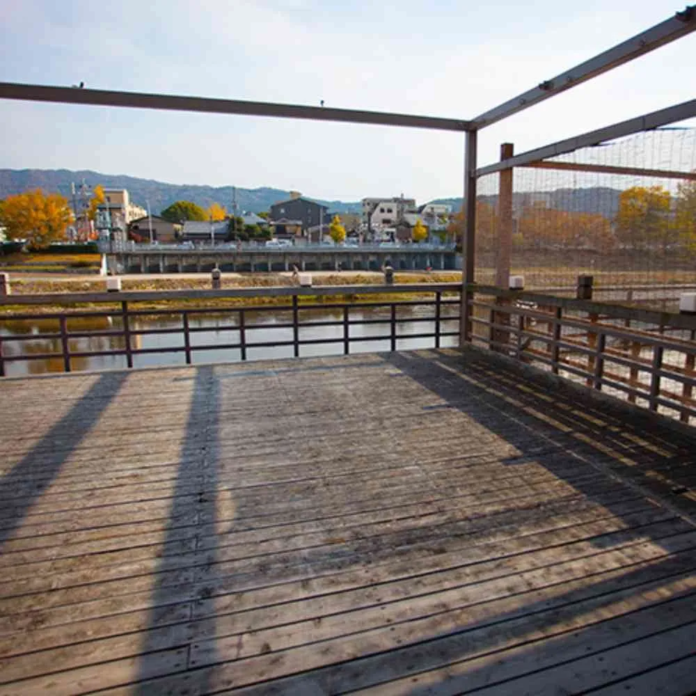 豆屋源蔵の川床