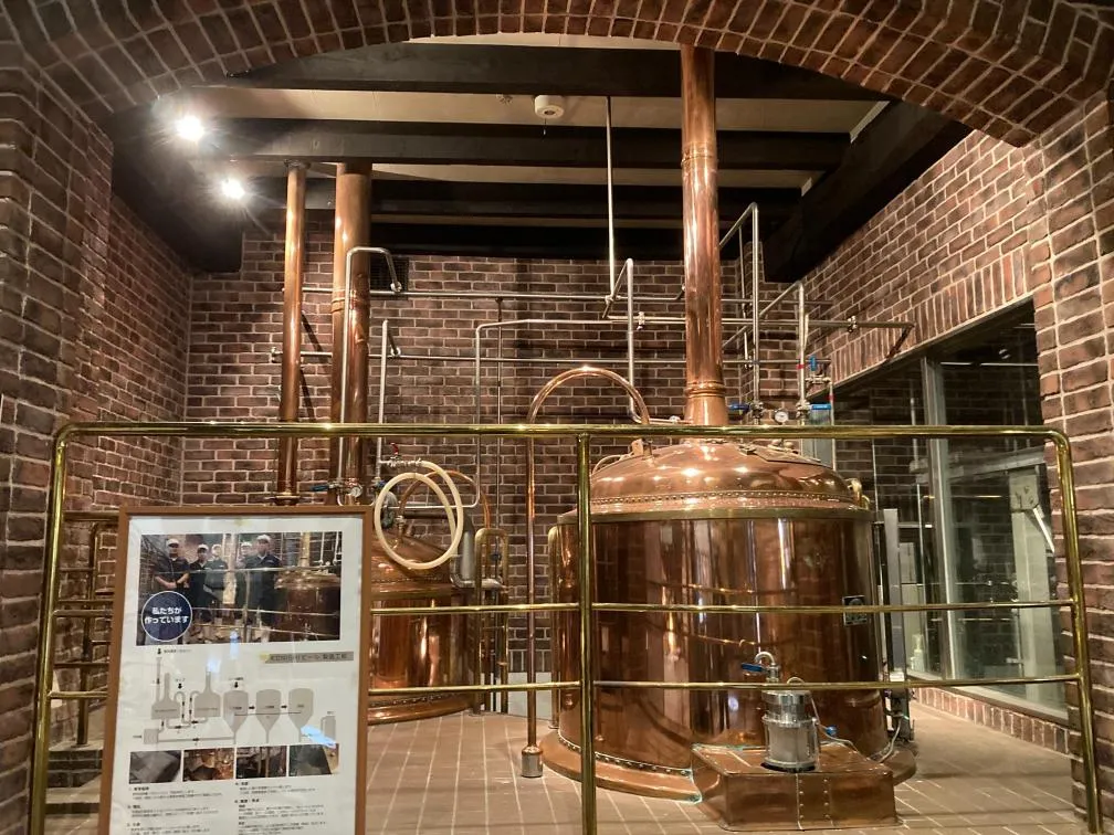 白雪ブルワリービレッジ長寿蔵　レストラン醸造タンク