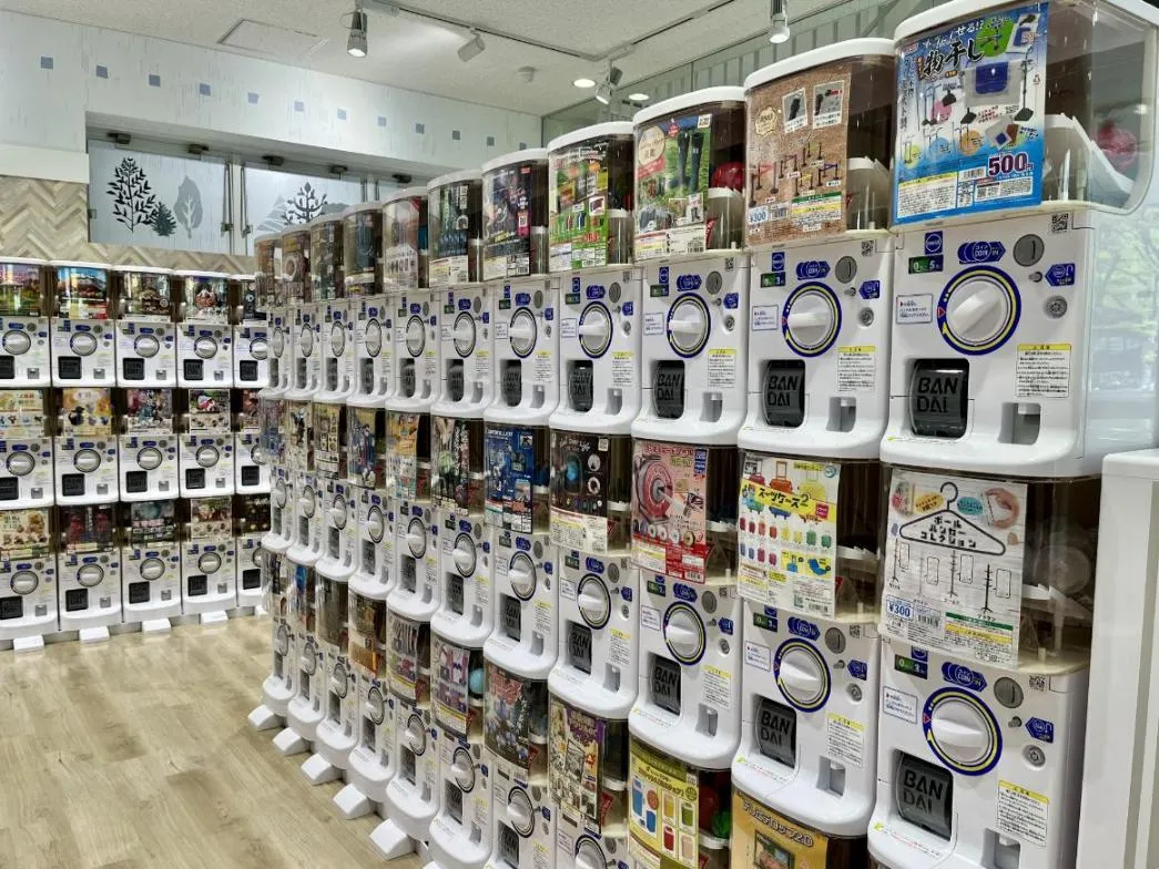 「ガチャガチャの森　梅田茶屋町店」が新規オープン！カプセルトイが2400台並ぶカプセルトイの大型店舗が誕生