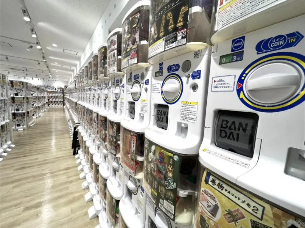 ガチャガチャの森　梅田茶屋町店