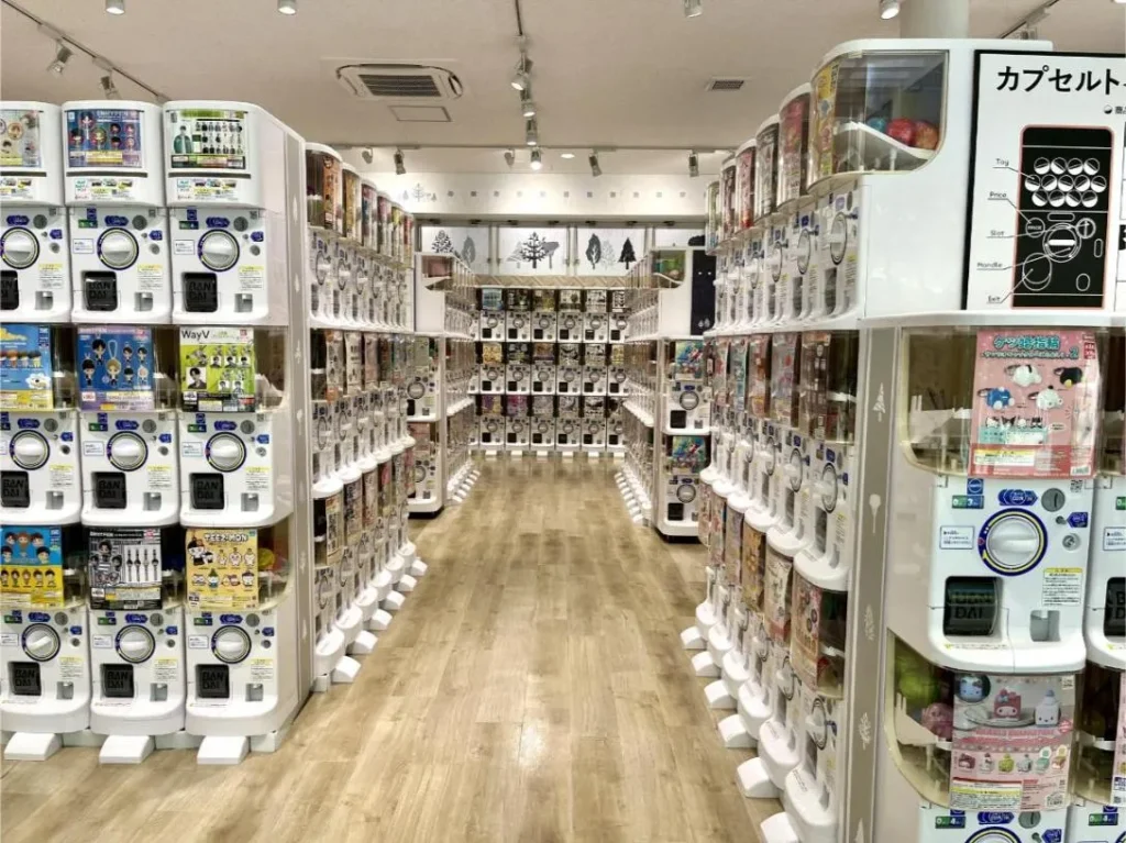 ガチャガチャの森　梅田茶屋町店