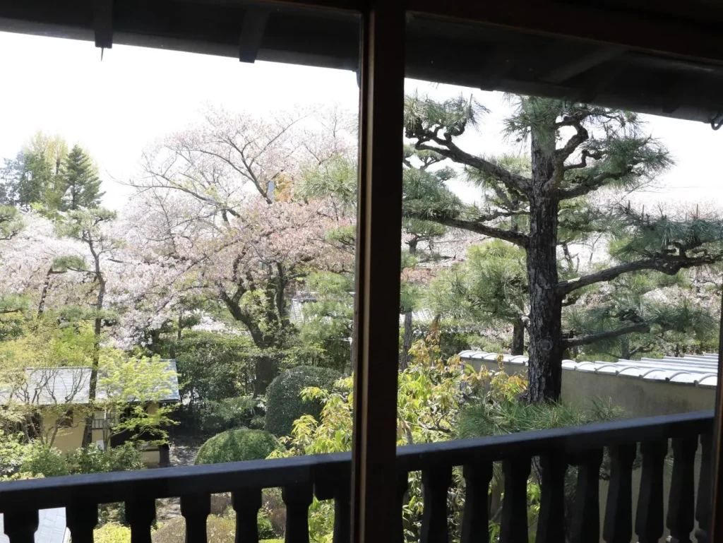 小林一三記念館　2階から庭園を望む