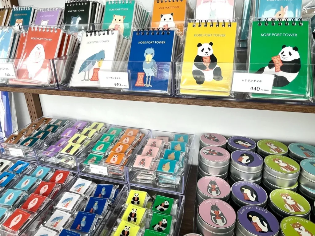 神戸ポートタワー　「展望２階」には、通販大手「フェリシモ」が提供するオリジナルグッズ