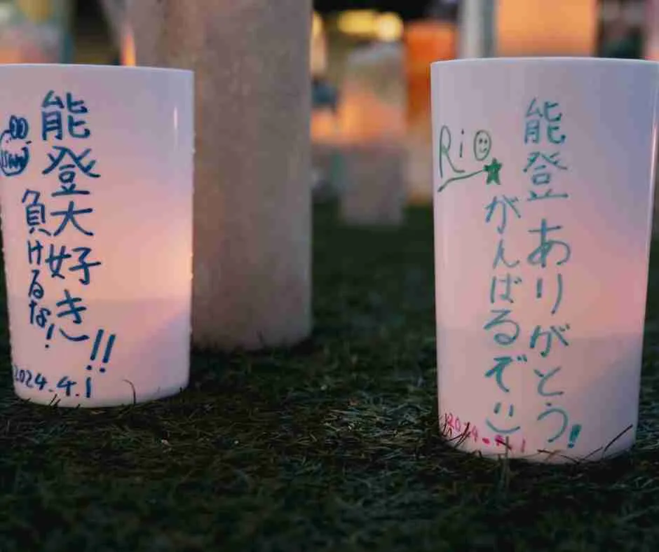 能登へのメッセージが書かれたプラスチックのキャンドルカップ