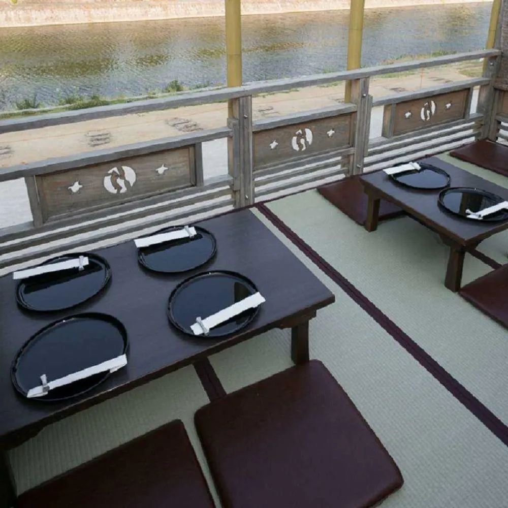 卯柳の川床席の様子