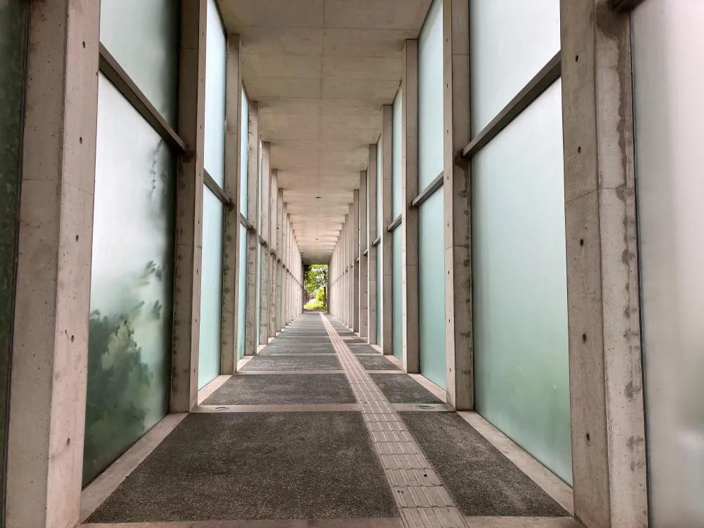 西宮市貝類館　入口の回廊