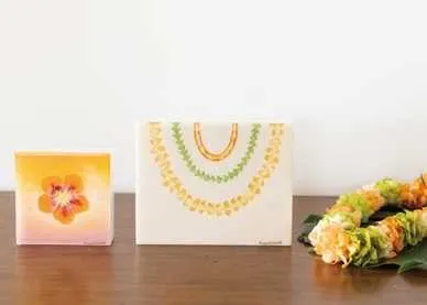 「アンナグレースジュエリー」ネックレス（ピカケ）59,400円、ピアス（ピカケ）8,910円 ◎祝祭広場

「アナ・ルシア・ガルデアサバル」のアートパネル