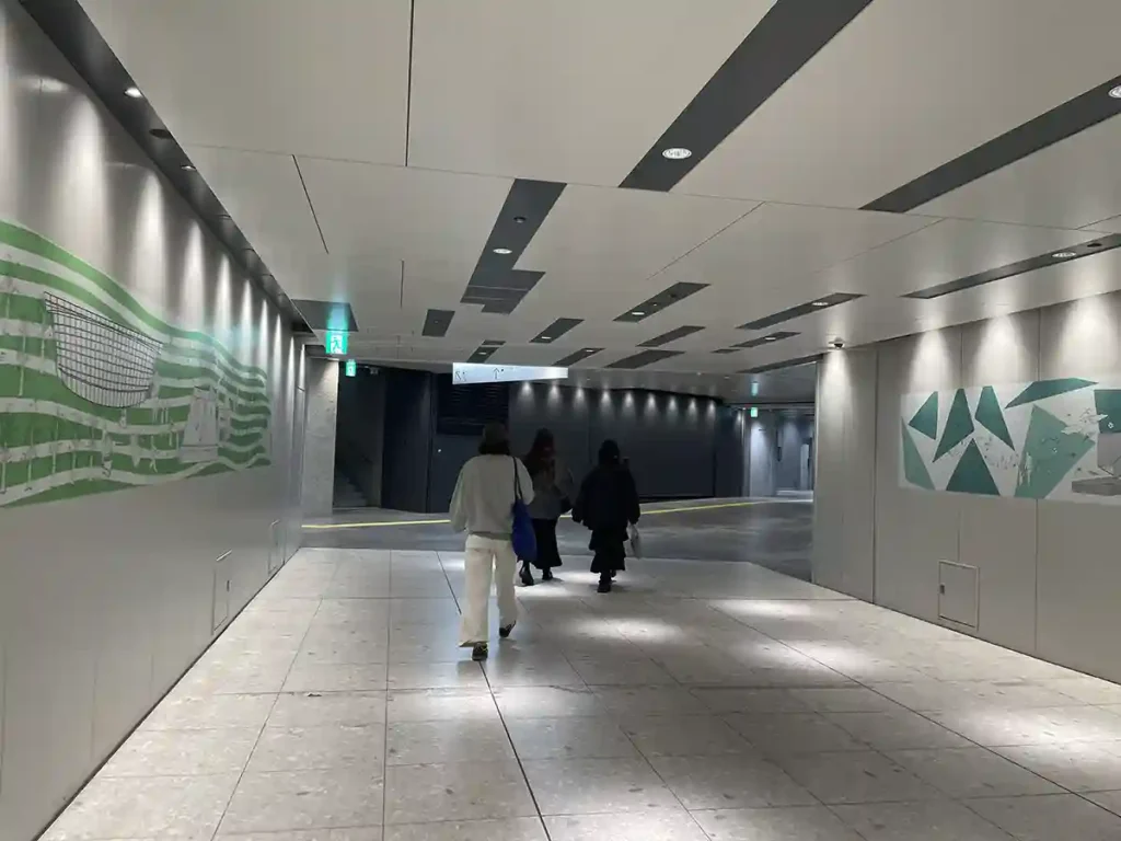 JR大阪駅うめきた地下口へつながる道