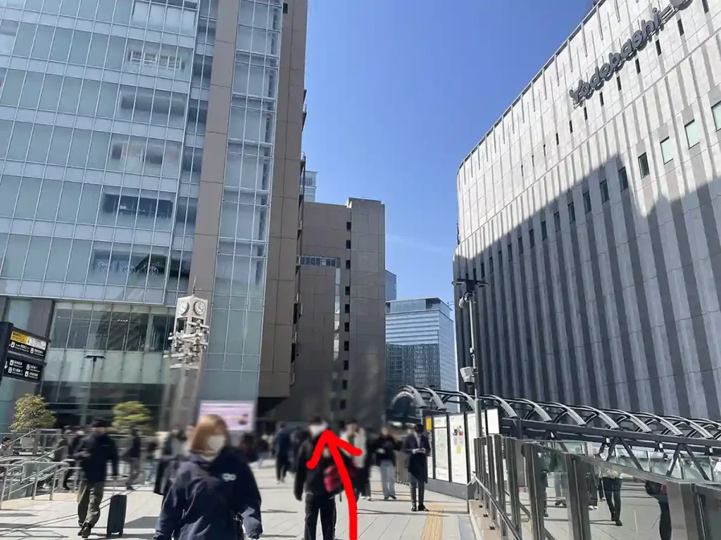 ルクア大阪前のコンコース