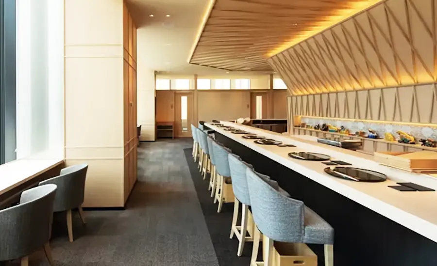 上質な落ち着いた空間が魅力の加賀屋KITTE大阪店