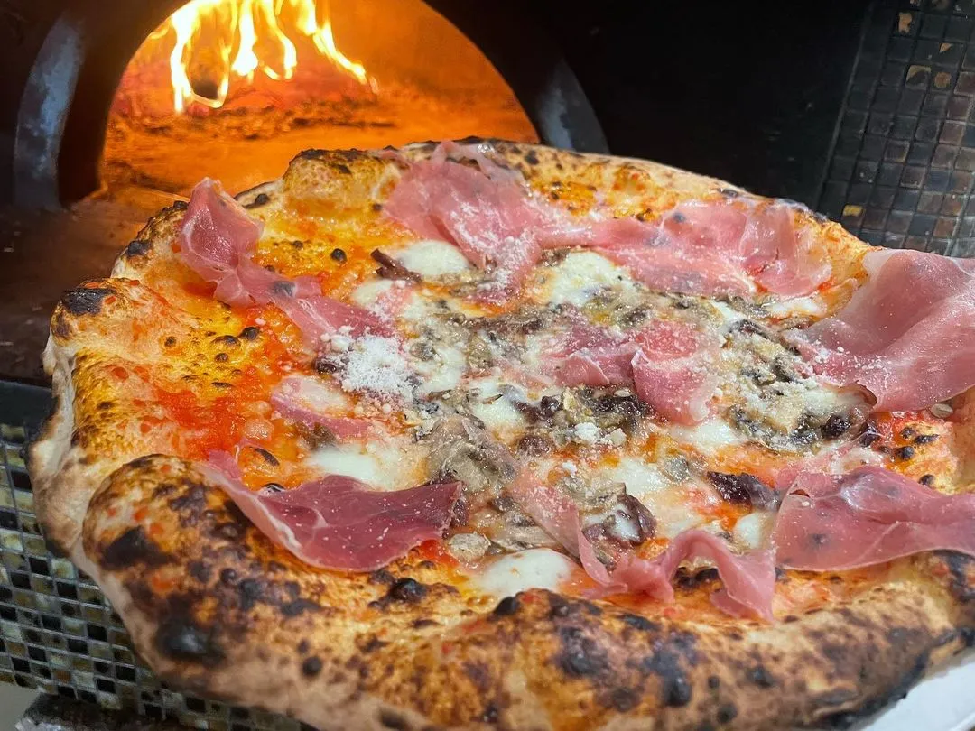 大阪梅田のおすすめピザの店6選。ランチにもディナーにも！