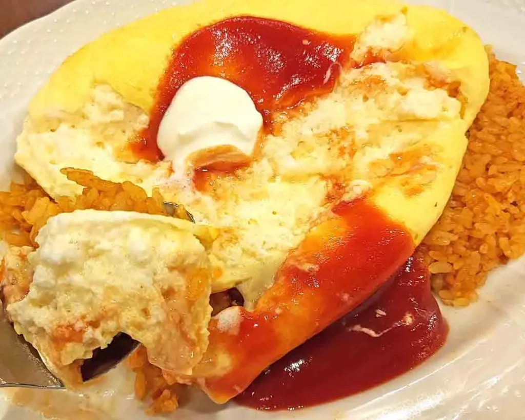 卵と私 ホワイティ梅田店の「スフレ卵のオムライス」の中身