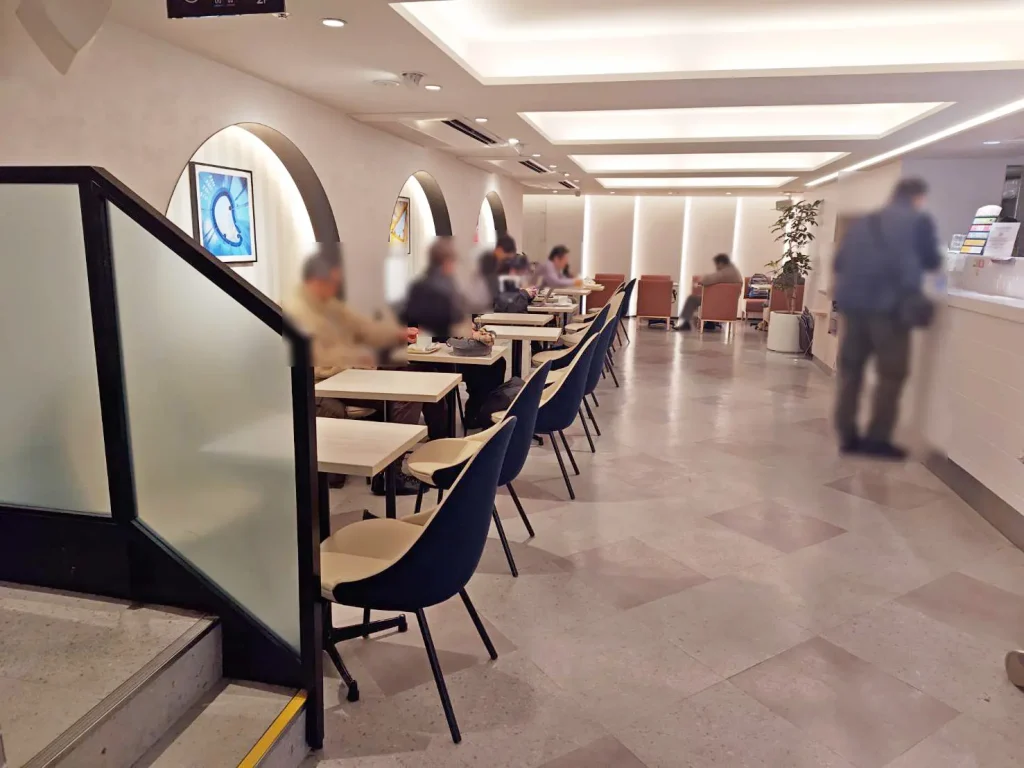 ドトールコーヒーショップ新梅田食道街店の内観