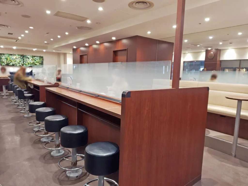 ドトールコーヒーショップホワイティウメダ店の内観