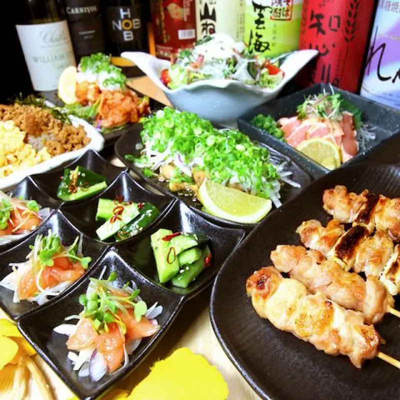 個室炭火焼き鳥と国産牛もつ鍋 篭(こもり)の新鮮鶏料理