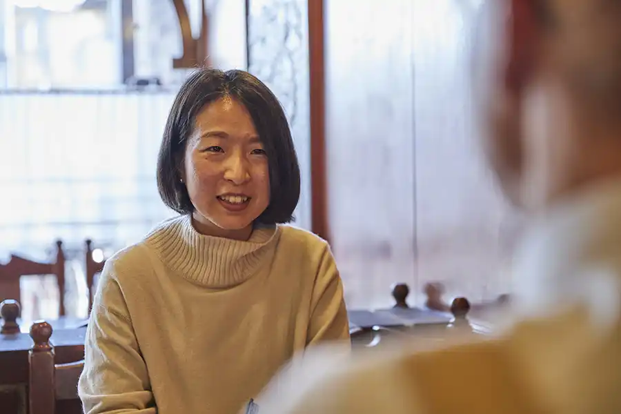 sense長岡京インスタグラムのライターがインタビューする様子