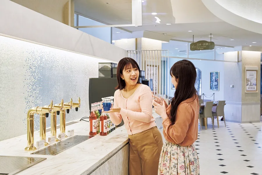 宝塚大劇場リニューアルで新しくなったカフェフルールのドリンクバー
