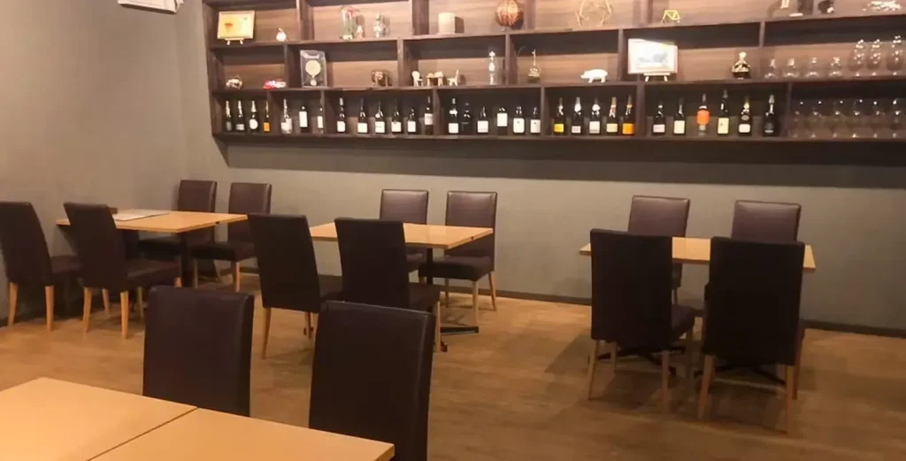 Esaka's Italian OKAMU（エサカイタリアン オカムー）内観