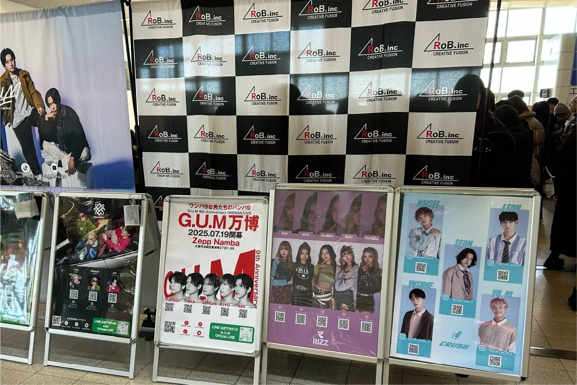 万博記念公園駅コンコースで行われた観覧無料のライブイベントを目撃！『大阪モノレール＆aer-u FES』