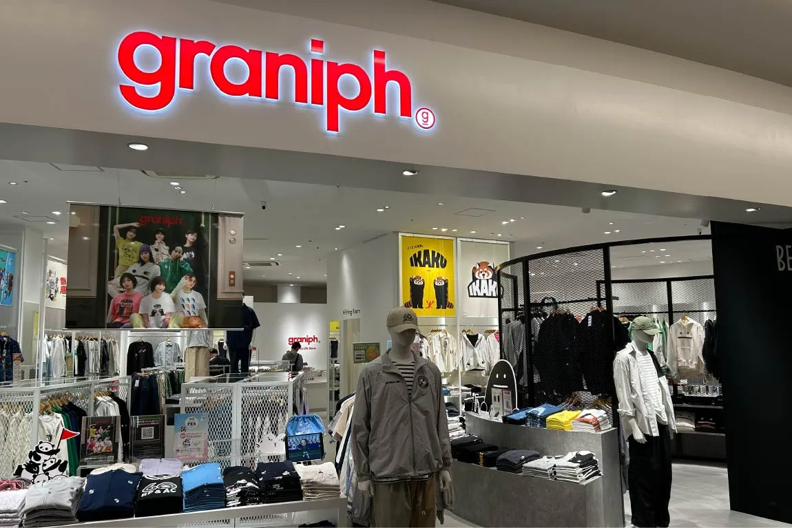 人気映画やアニメ、企業などとのコラボレーションアイテムでも話題の「グラニフ」。ららぽーとEXPOCITY店に行ってきた！