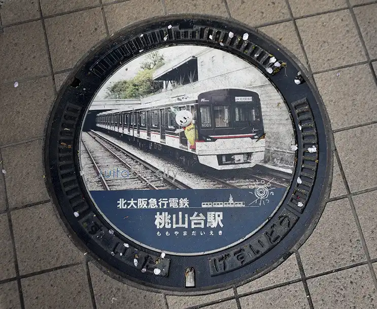 吹田市マンホール蓋・桃山台駅