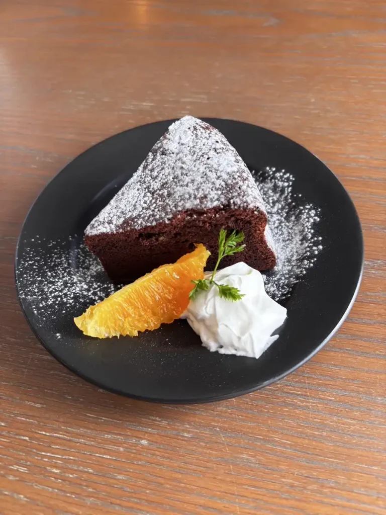 Cafe&Bal Magis（カフェアンドバル マジス）