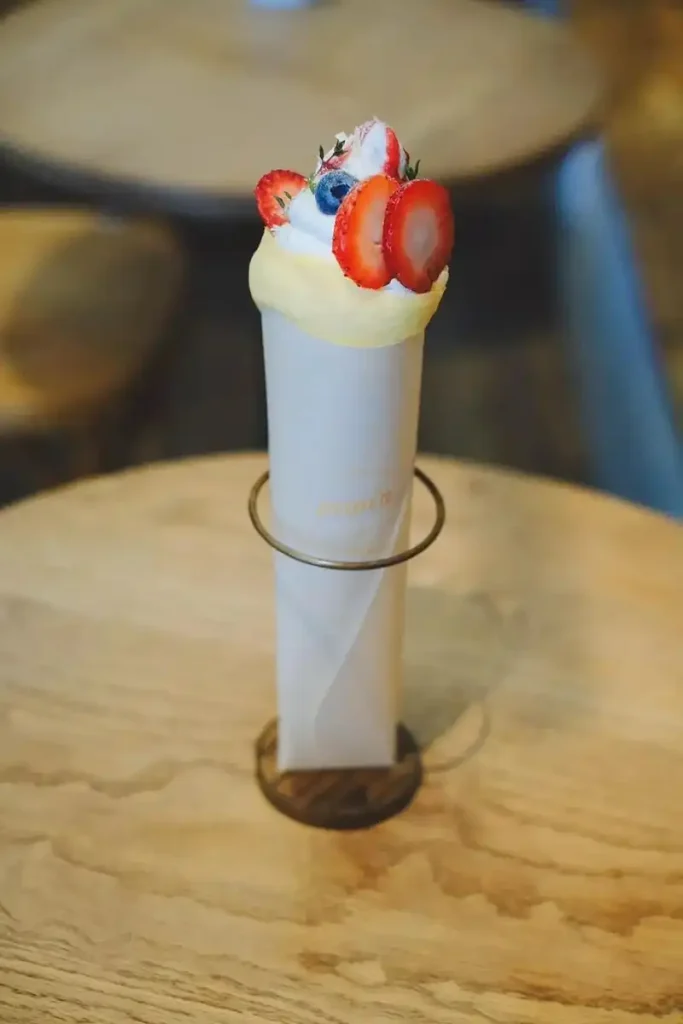 ラ クレープリー ドゥ ポパン 江坂店　デコレーション ストロベリークリーム