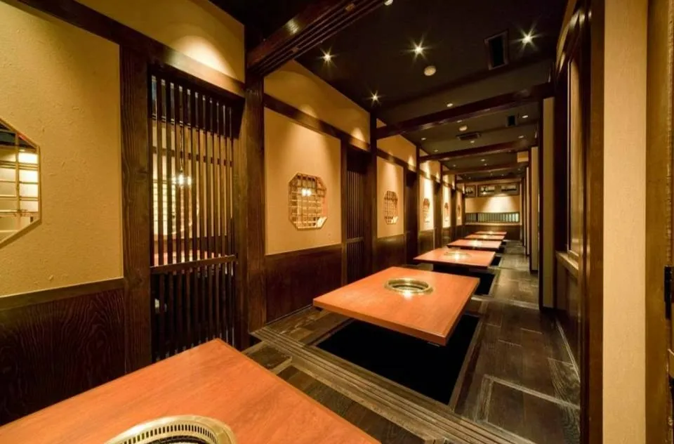 江坂・焼肉処　哲　内観