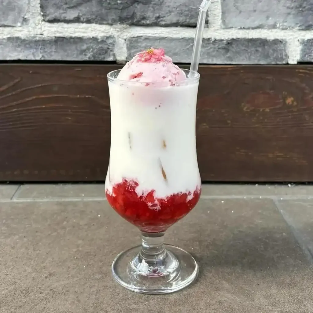 Cafe&Bal Magis（カフェアンドバル マジス） いちごミルク