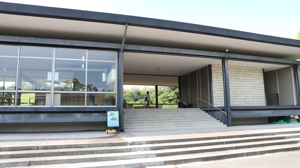 日本庭園中央休憩所外観