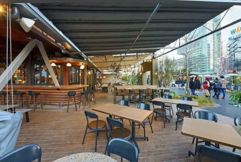 ニーダースのテラス席