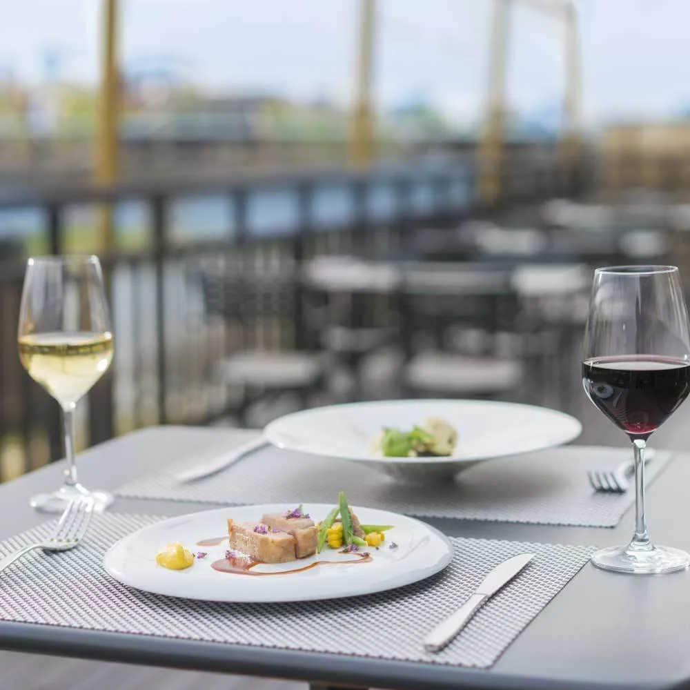 leunのテラス席でのランチ