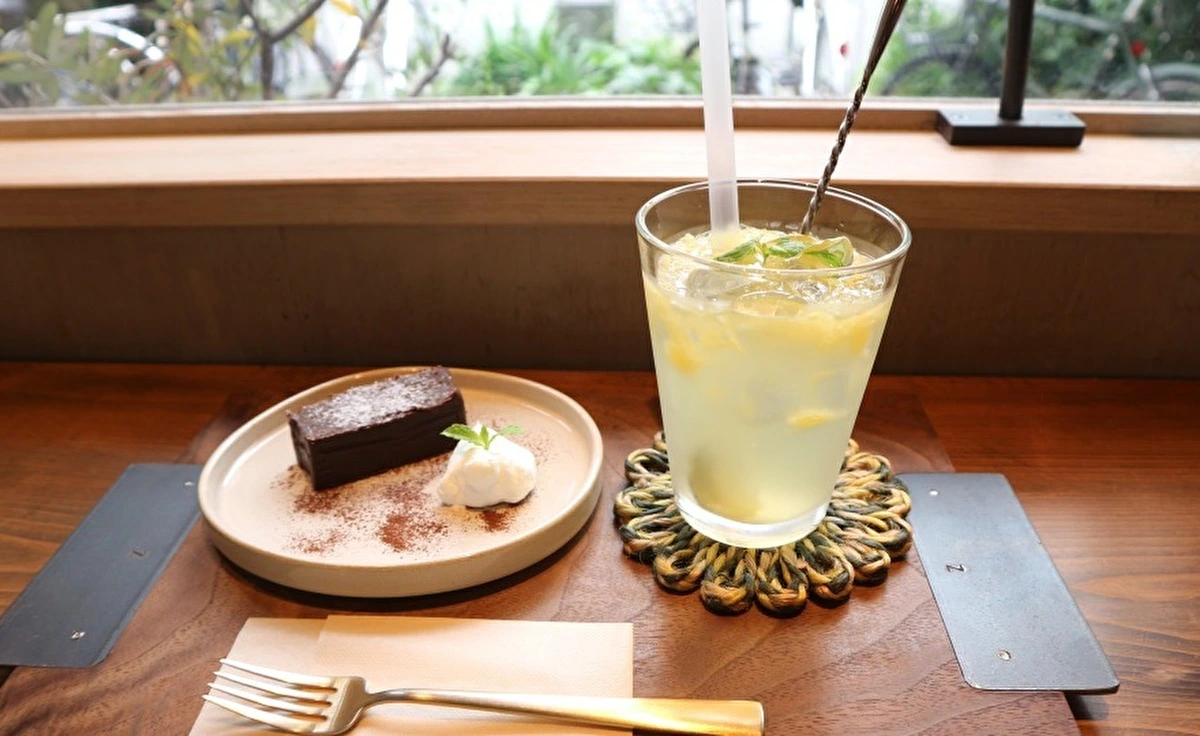 カフェ「Zutto-coffee」の期間限定メニュー「甘夏スカッシュ」をご紹介！