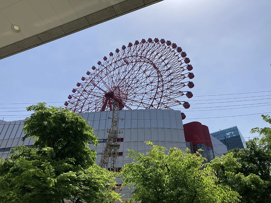 梅田のランドマークHEP FIVEの赤い観覧車。大阪の街を空から一望する人気施設を体験レポート！