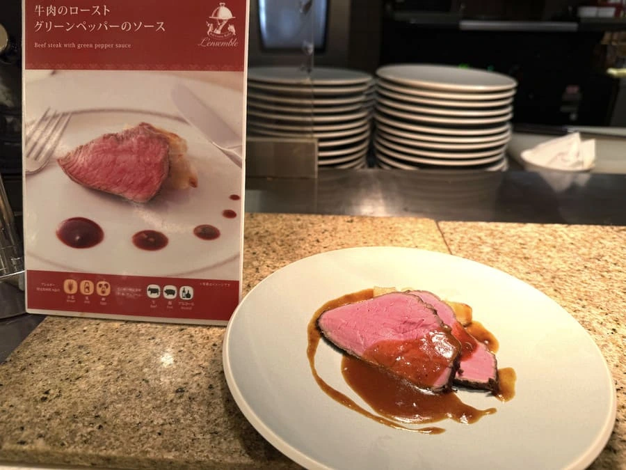 宝塚ホテルのサマーブッフェメニューのひとつ　牛肉のロースト