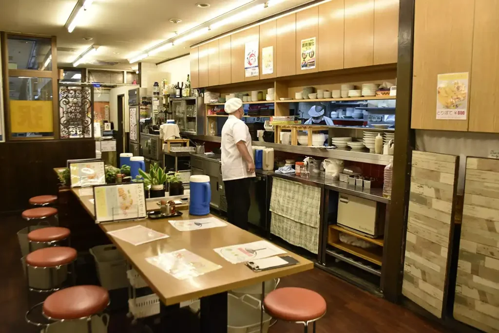 地下のれん街　珉珉　内観