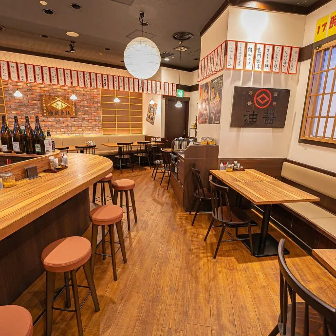 生醤油うどんとお酒 醤屋万吉 ハービスプラザ梅田店_内観