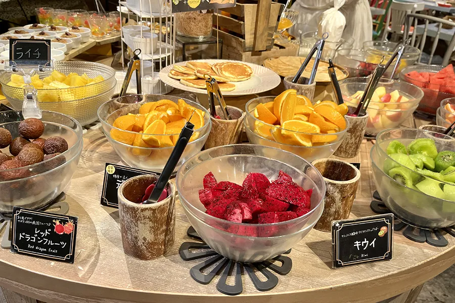 メルカパーラールクア大阪店のビュッフェのフルーツ