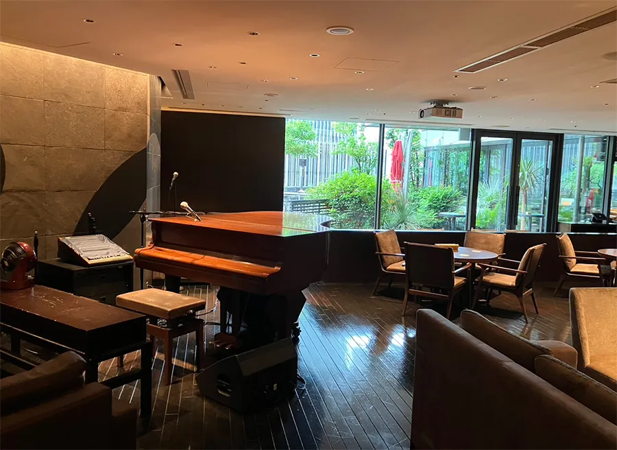 The BARのグランドピアノ