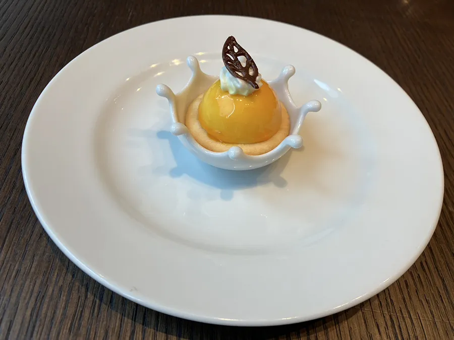 XEX WEST「The BAR」で人気のアフタヌーンティーのスイーツ