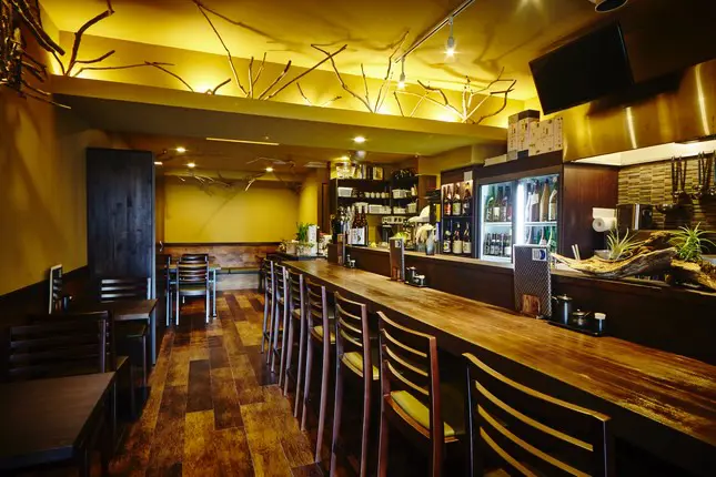 饂飩とお酒　金爾　内観